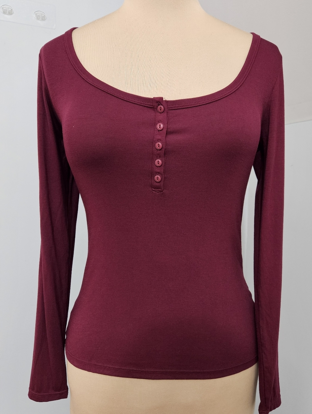 Halara Burgundy Long Sleeve Henley Top Y2K Stretch Ribbed M Casual Bella Swann